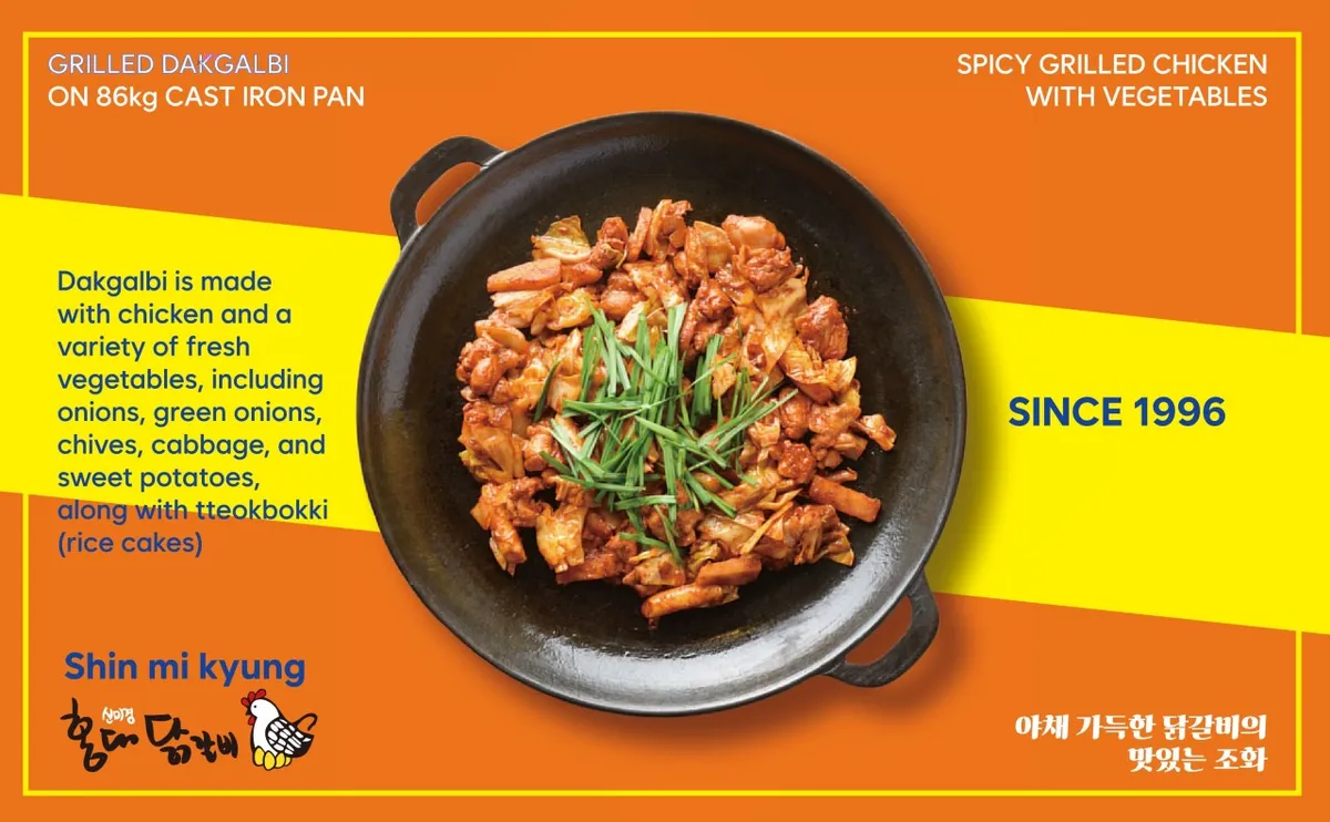 홍대 맛집 신미경의 매콤한 구이 닭갈비 - 서울 홍대 유명 음식점 야채와 함께 구워내는 맛있는 닭갈비 | Hongdae restaurant spicy grilled dakgalbi - Shin Mi-kyung Seoul famous gourmet with fresh vegetables, iconic Korean dish | 弘大美食辣烤鸡肉 - 神美京首尔著名餐厅与新鲜蔬菜一起烹饪 | 弘大美食辣烤雞肉 - 神美京首爾著名餐廳與新鮮蔬菜一起烹飪 | 弘大グルメ辛烤鶏肉 - 神美京ソウル著名レストランと新鮮野菜と一緒に調理